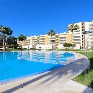 https://moura-praia-clever-details.hotelaalgarve.com